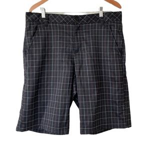 Fila Golf Shorts Men’s Size 34 Plaid Black Red Gray